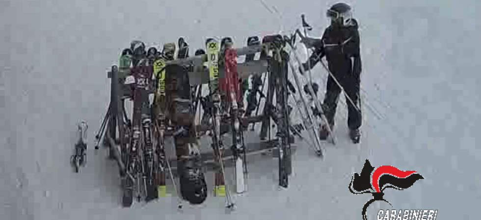 Pensionato 67enne in vacanza in Alto Adige si improvvisa ladro di sci: fermato con attrezzatura da 2.700 euro